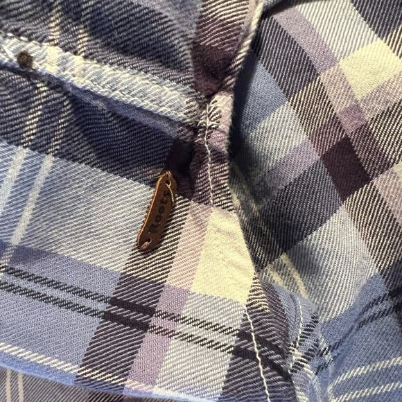 Roots Canada Blue Plaid Light Flannel Button Down Size M - Picture 4 of 10